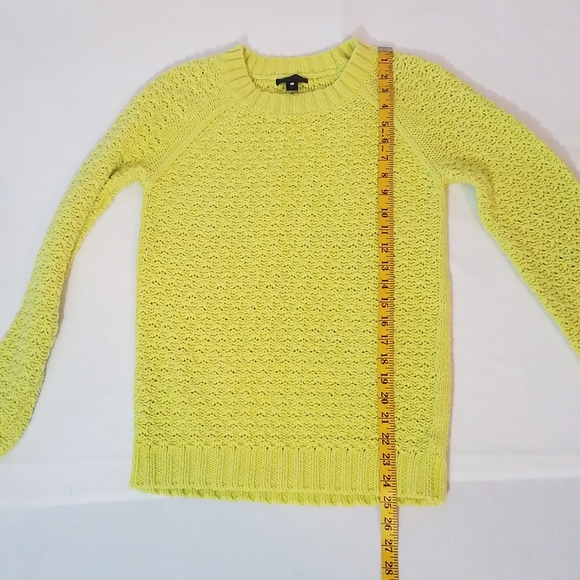 Beautiful woman's knitted sweater - Picture 2 of 8